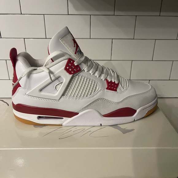 Men’s Jordan Retro 4 SB Varsity Red Size 11.